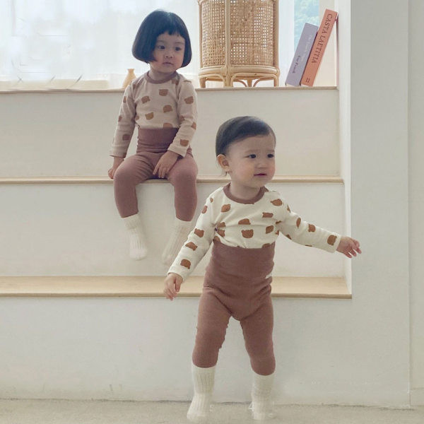 Dječji dvodijelni set hlača i bluze s printom medvjeda