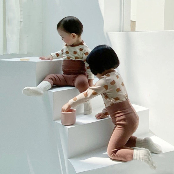 Dječji dvodijelni set hlača i bluze s printom medvjeda