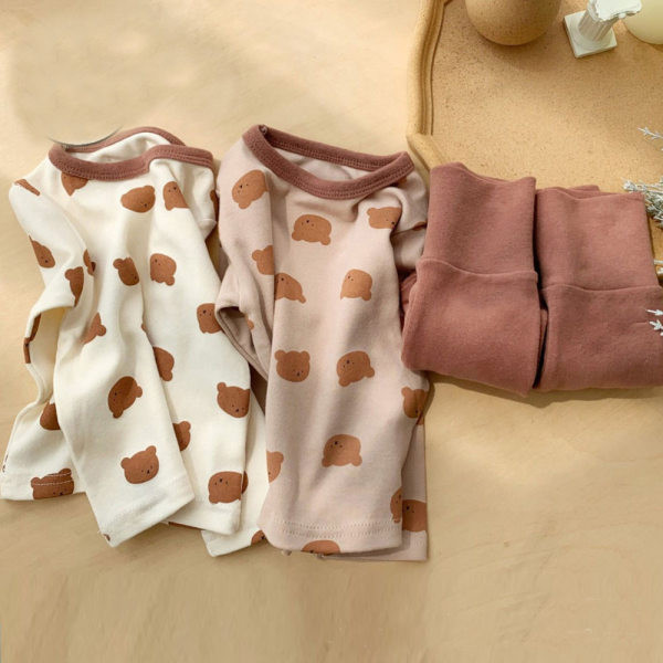 Dječji dvodijelni set hlača i bluze s printom medvjeda