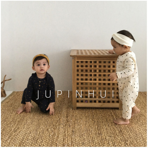 Mazuļu ziemas kombinezons ar dažādu apdruku un pogām