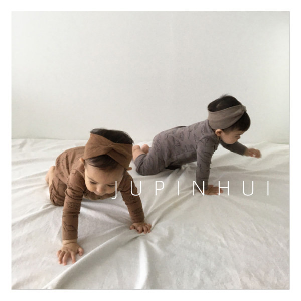 Mazuļu ziemas kombinezons ar dažādu apdruku un pogām