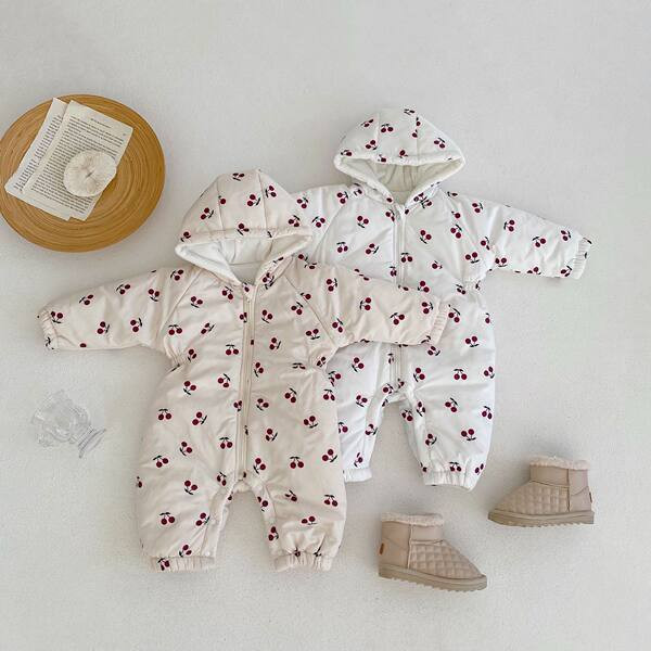 Ziemas jaka mazulim ar kapuci, rāvējslēdzēju un ķiršu apdruku