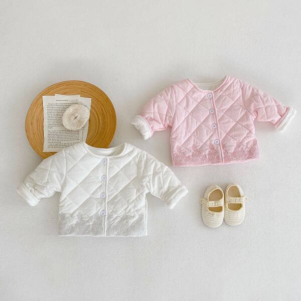 Baba steppelt kabát hímzéssel és gombokkal