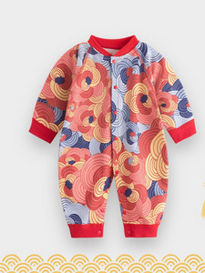 Téli jumpsuit gombokkal és különböző mintával