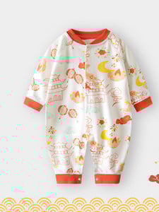 Téli jumpsuit gombokkal és különböző mintával