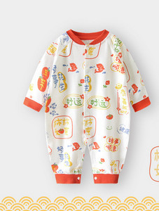 Téli jumpsuit gombokkal és különböző mintával