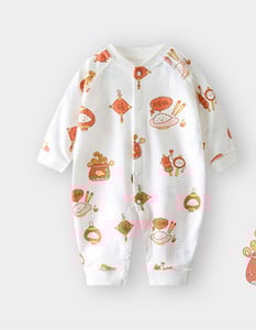 Téli jumpsuit gombokkal és különböző mintával