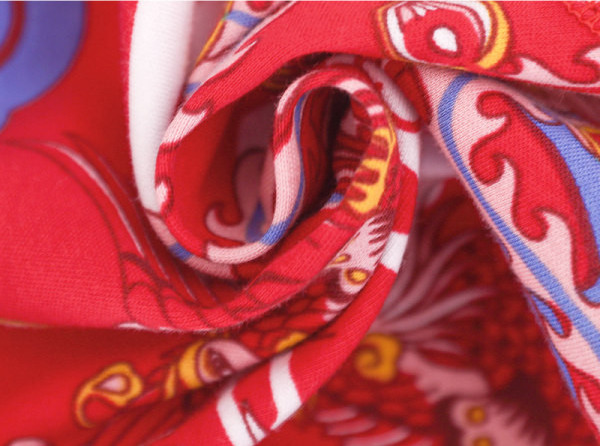 Téli jumpsuit gombokkal és különböző mintával