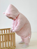 Cipzárral és kapucnival ellátott babanadrág