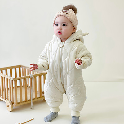 Cipzárral és kapucnival ellátott babanadrág