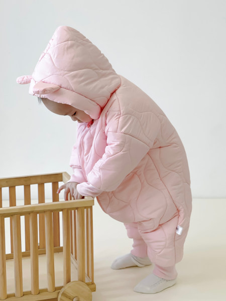 Cipzárral és kapucnival ellátott babanadrág