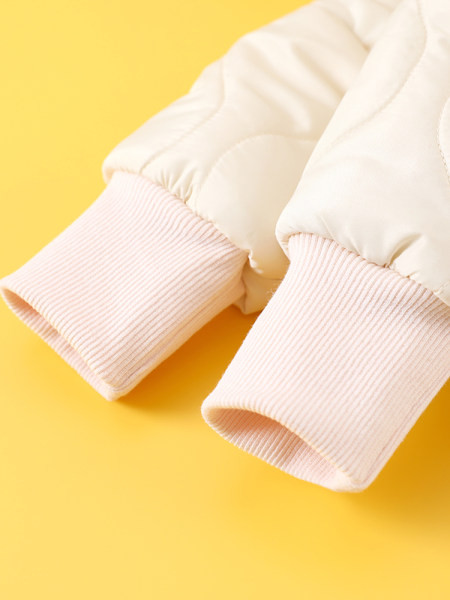 Cipzárral és kapucnival ellátott babanadrág