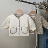 Proljetna dječja jakna s duplim džepom i kopčanjem na gumb