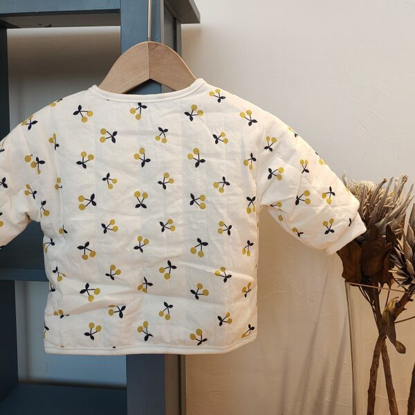 Dječji prsluk od flisa s gumbima, printom i džepom