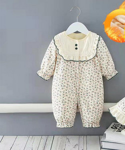 Flīsa bērnu rombiņš ar ziedu motīvu