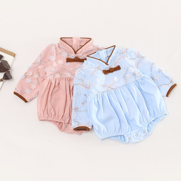 Formāls bērnu bodijs ar garām piedurknēm un tillu ar ziedu motīvu