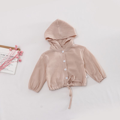 Baba hétköznapi kardigán kapucnival és gombos rögzítéssel