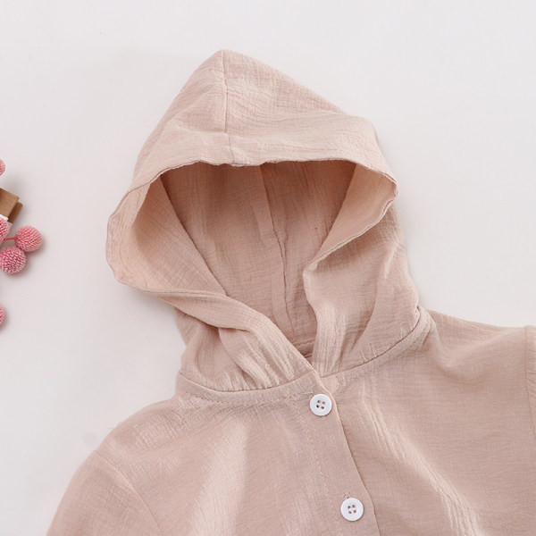 Baba hétköznapi kardigán kapucnival és gombos rögzítéssel