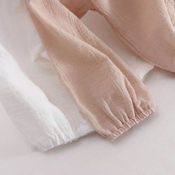 Baba hétköznapi kardigán kapucnival és gombos rögzítéssel