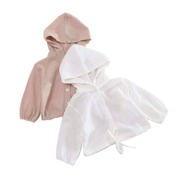 Baba hétköznapi kardigán kapucnival és gombos rögzítéssel