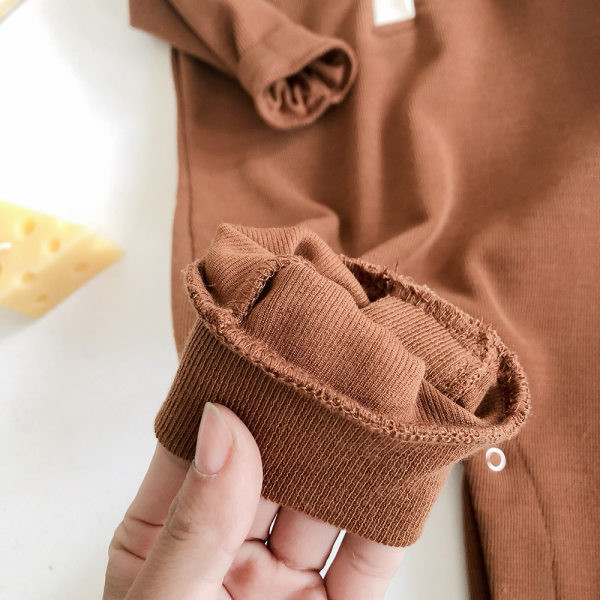 Mazuļa kombinezons ar pogām