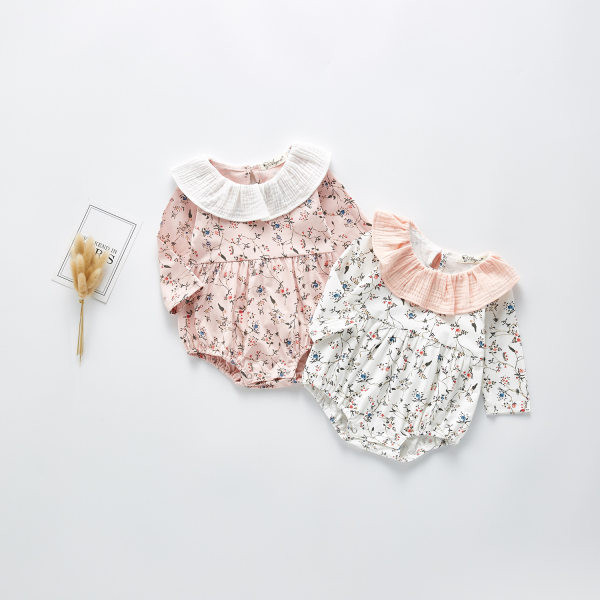 Virágos motívumokkal díszített babanadrág lányoknak