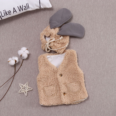 Divatos baba mellény V-nyakkal és gombokkal