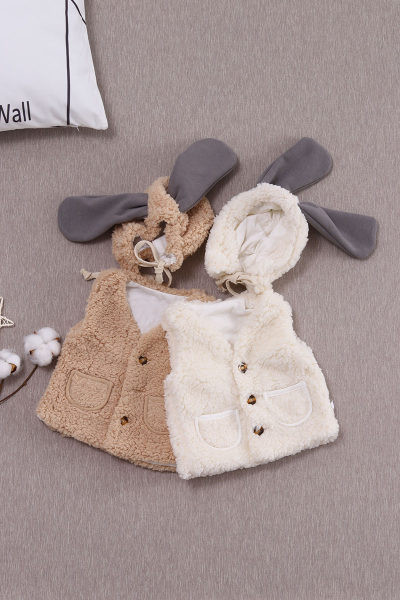 Divatos baba mellény V-nyakkal és gombokkal