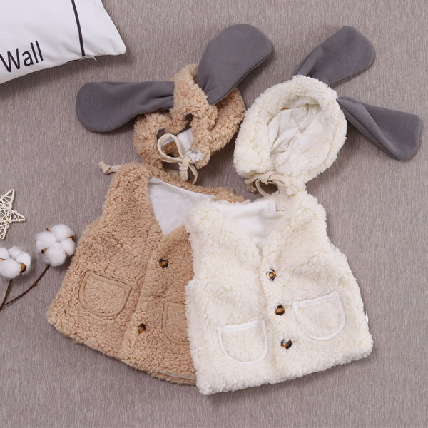 Divatos baba mellény V-nyakkal és gombokkal