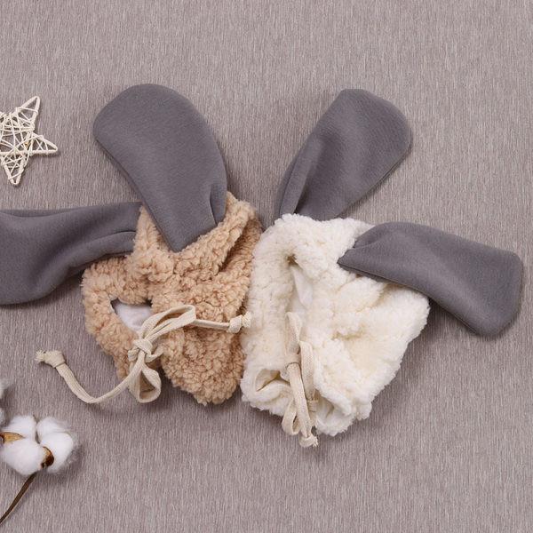 Divatos baba mellény V-nyakkal és gombokkal