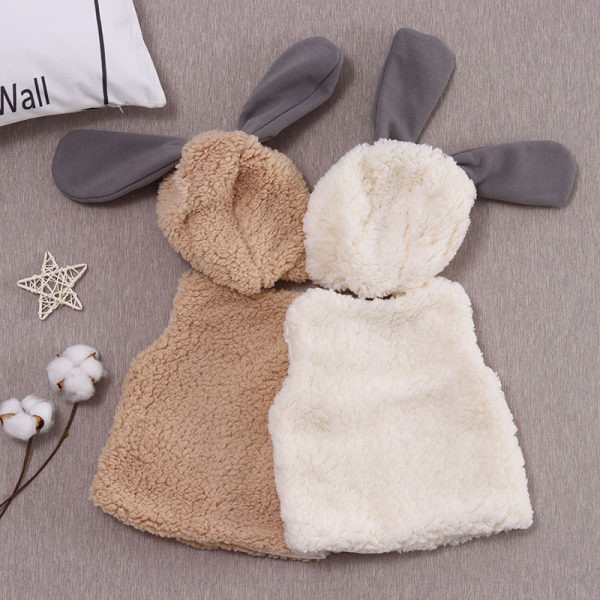 Divatos baba mellény V-nyakkal és gombokkal