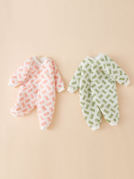 Zēniem un meitenēm piepogājams ziemas kombinezons