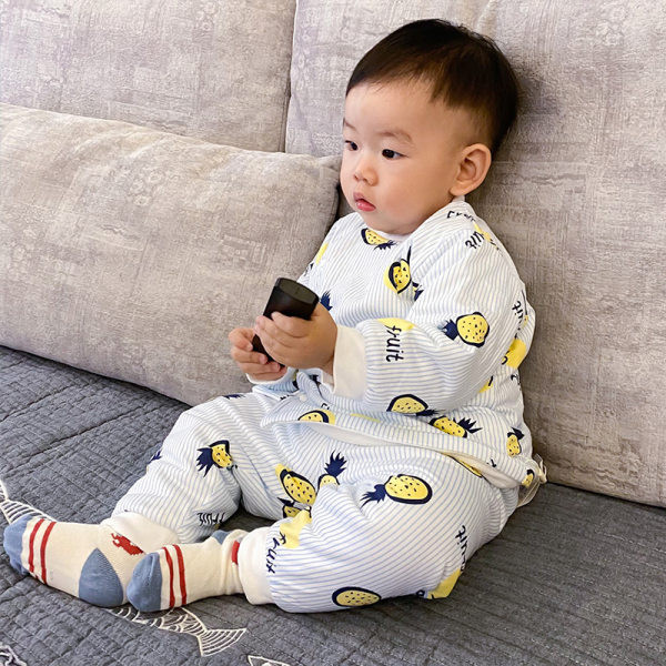 Baby stepēts divdaļīgs komplekts ar atšķirīgu apdruku