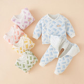 Téli baba kétrészes szett gombokkal