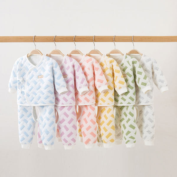 Téli baba kétrészes szett gombokkal