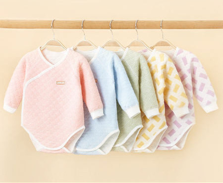 Bērnu bodijs ar garām piedurknēm un pogām