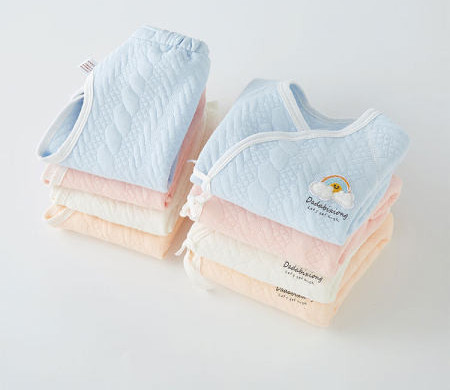 Négy színben nyomott babakészlet