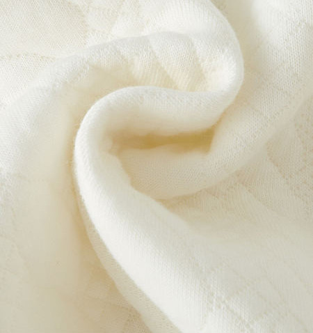 Négy színben nyomott babakészlet