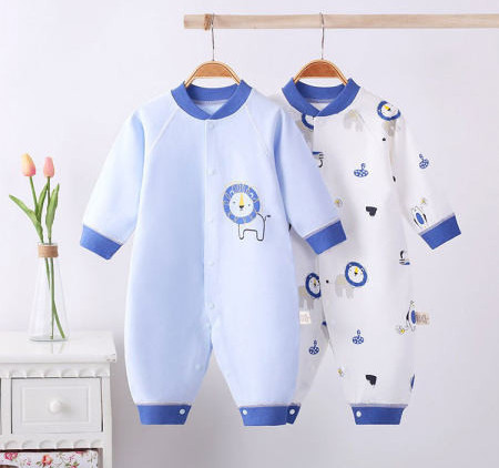 Mazuļu ikdienas romāns ar apdruku un pogām