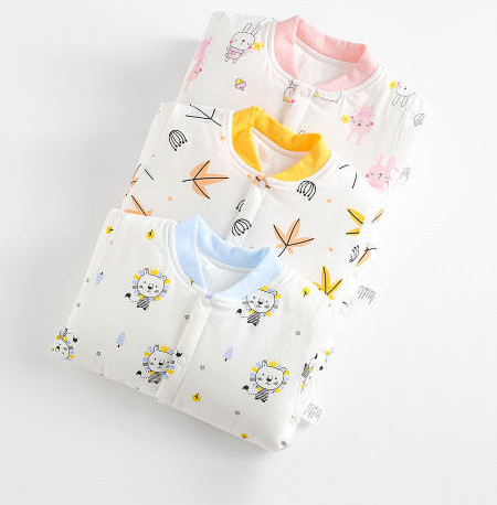 Zimski dječji kardigan s gumbima i različitim printom