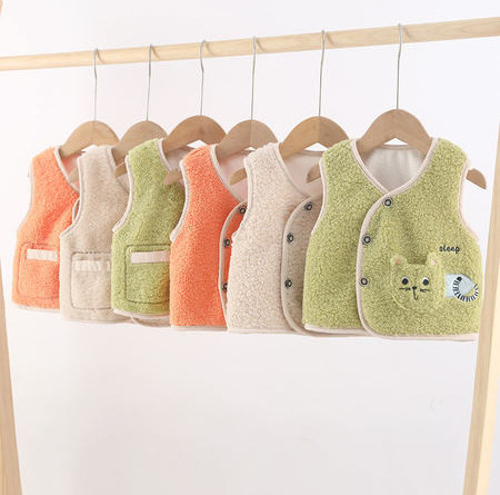 Alkalmi gyerekmellény hímzéssel