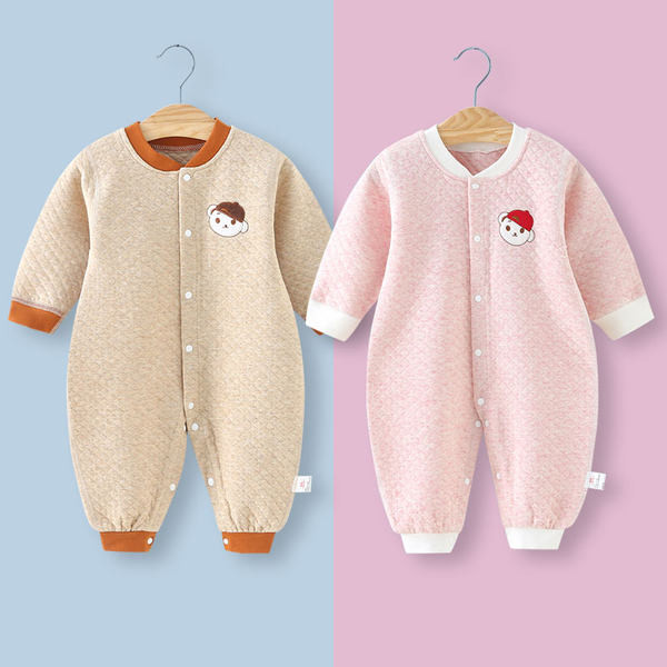 Mazuļa kombinezons ar izšuvumiem un pogām