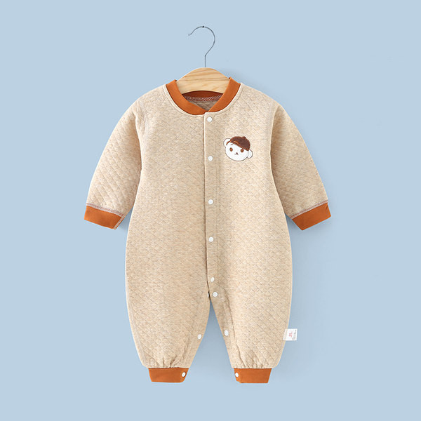 Mazuļa kombinezons ar izšuvumiem un pogām