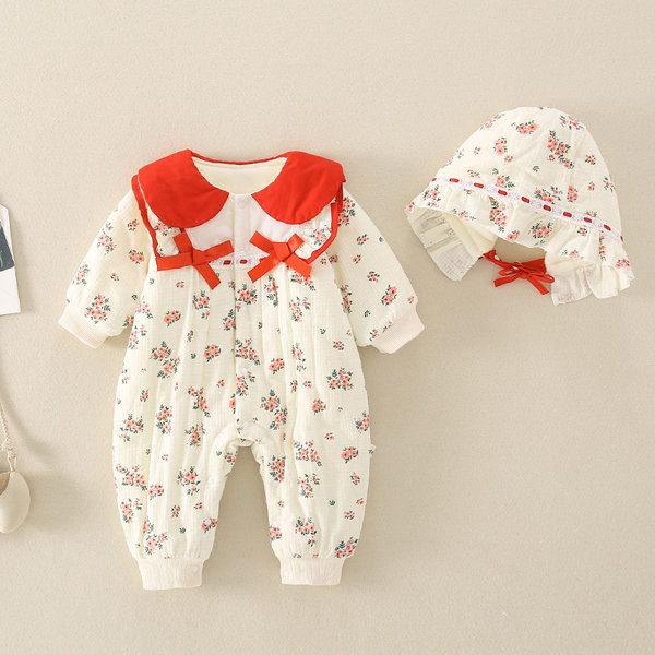 Virágos motívumokkal díszített baba kombiné