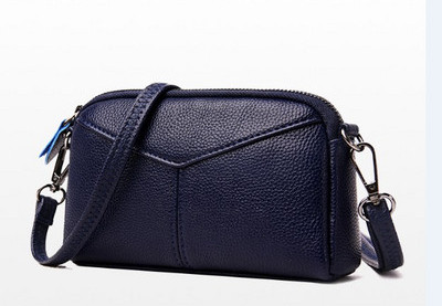 Női bőr táska hosszú füllel