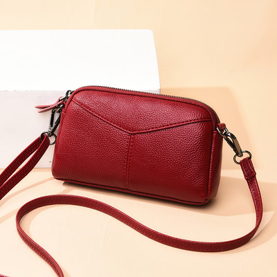 Női bőr táska hosszú füllel