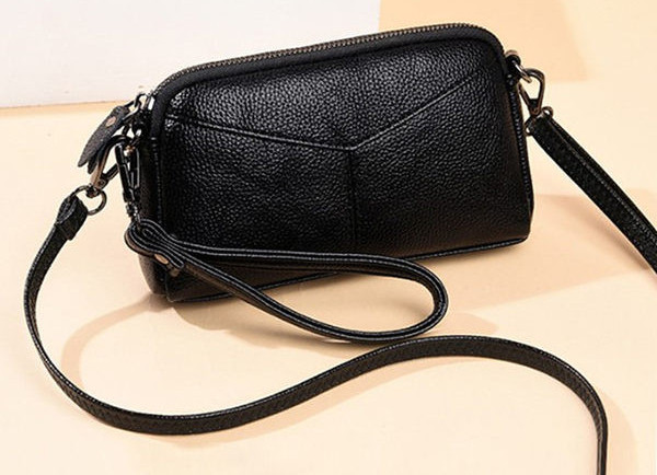 Női bőr táska hosszú füllel