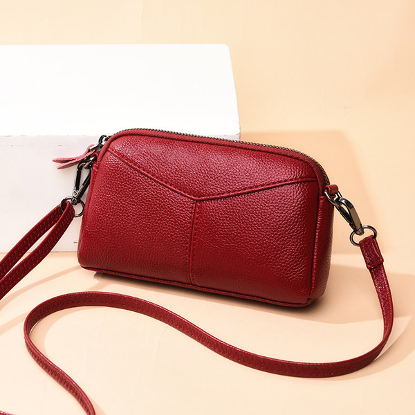 Női bőr táska hosszú füllel