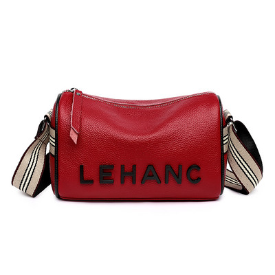 Női táska felirattal és cipzárral