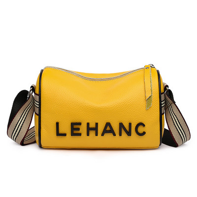 Női táska felirattal és cipzárral